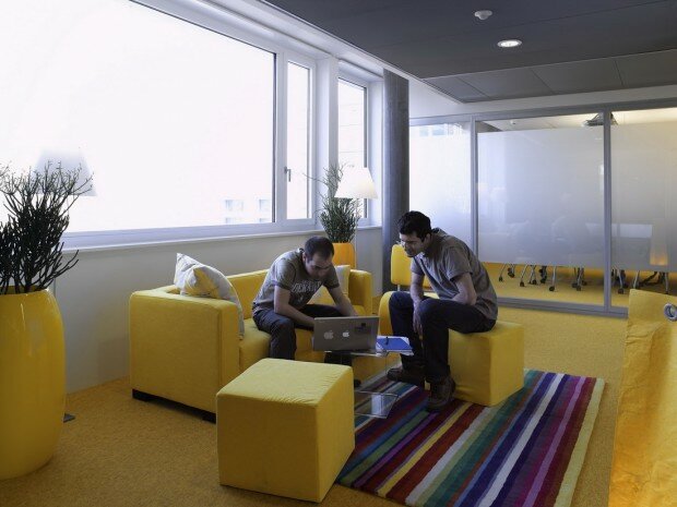 Google Office in Living Room with Yellow Sofas 620x465 45 Amazing Google Office Pictures