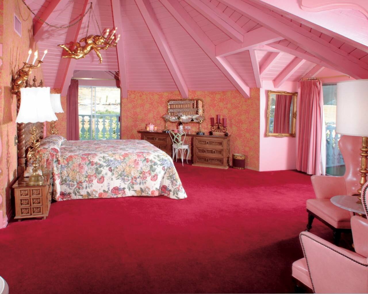 Pink Color Room Design